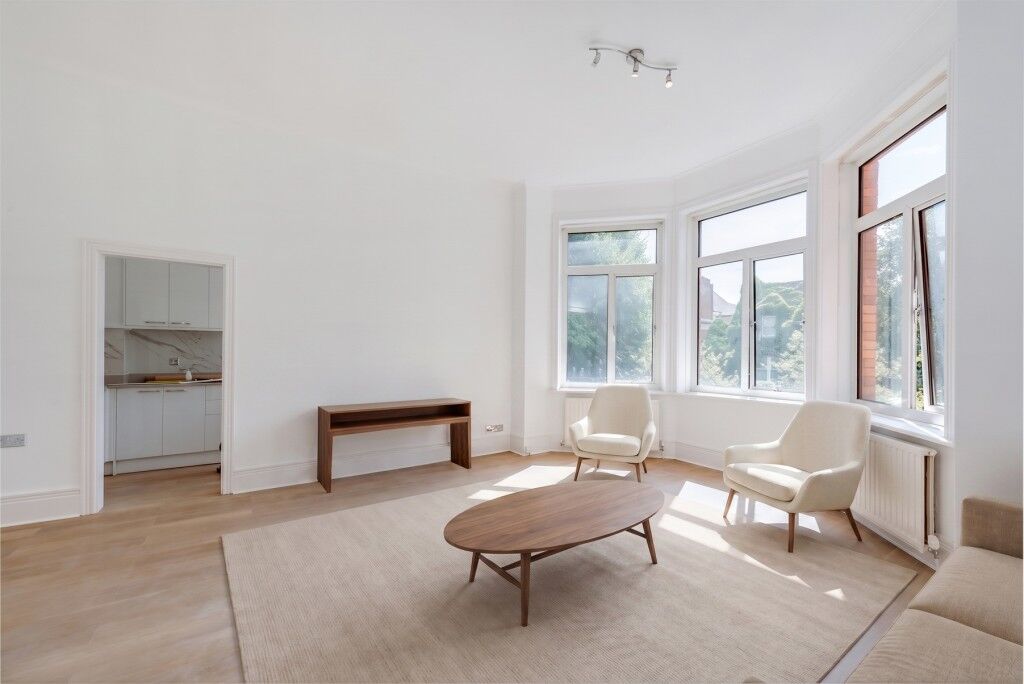 Flat Fitzjohn's Avenue in Greater London
