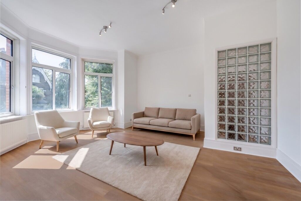Flat Fitzjohn's Avenue in Greater London