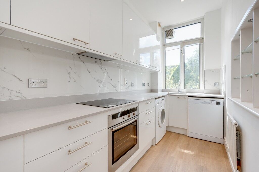 Flat Fitzjohn's Avenue in Greater London