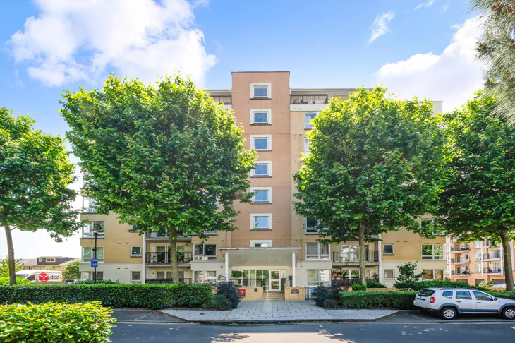 Flat Newport Avenue in Greater London