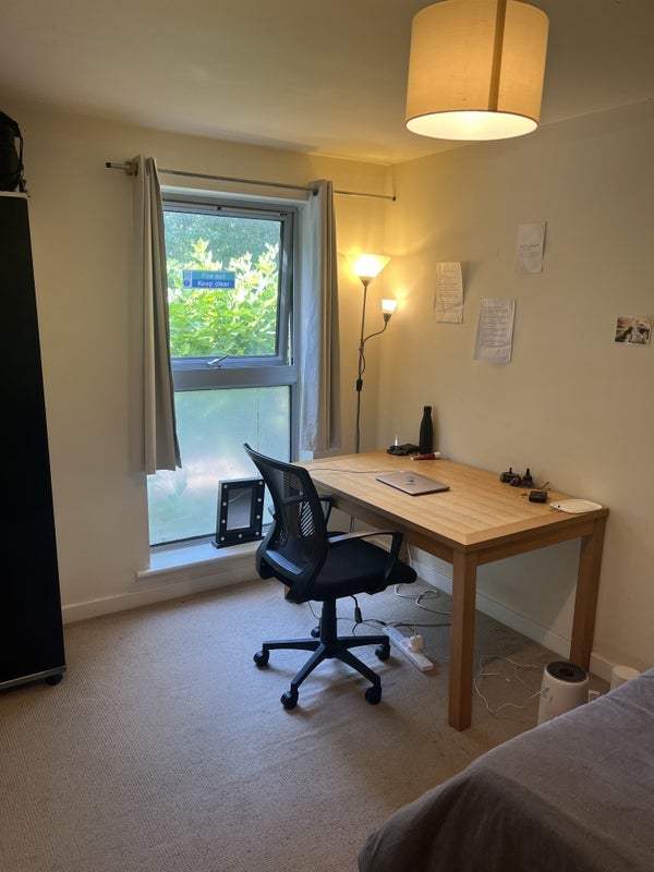 Room Godalming Road in Greater London