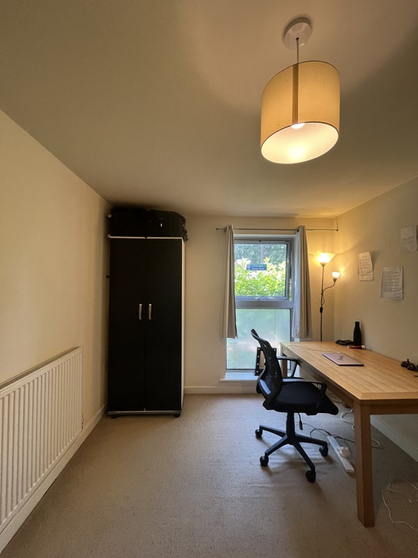 Room Godalming Road in Greater London
