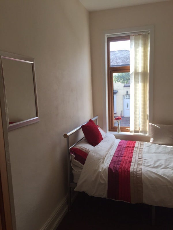 Room Entwisle Street in Farnworth
