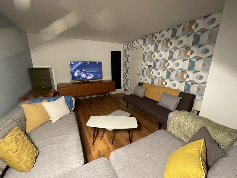 Room Hassett Road in Greater London