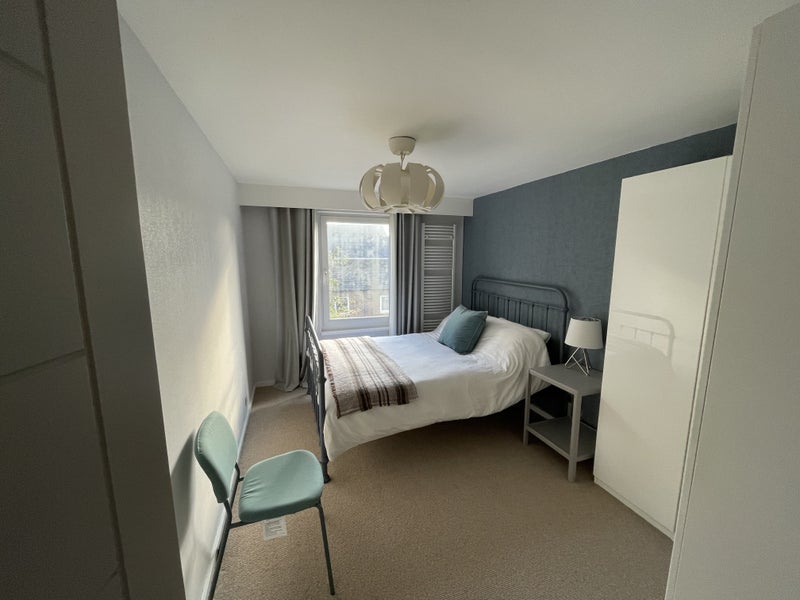 Room Hassett Road in Greater London