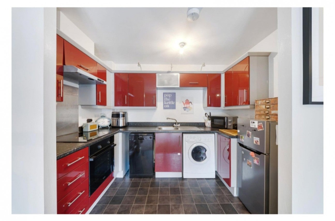 Flat Clarendon Gardens in Bolton