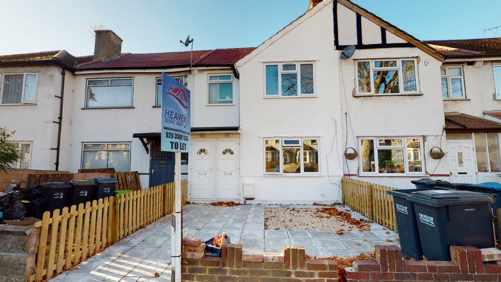 Flat Thornton Avenue in Greater London
