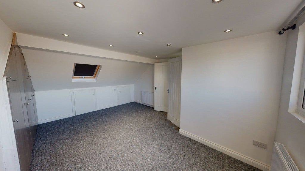 Flat Thornton Avenue in Greater London