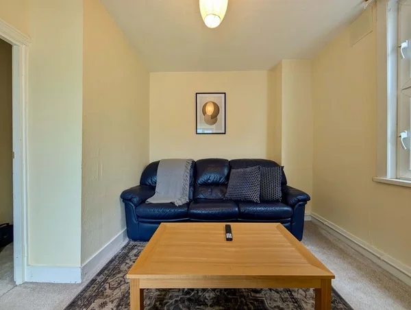 Flat Slaithwaite Road in London