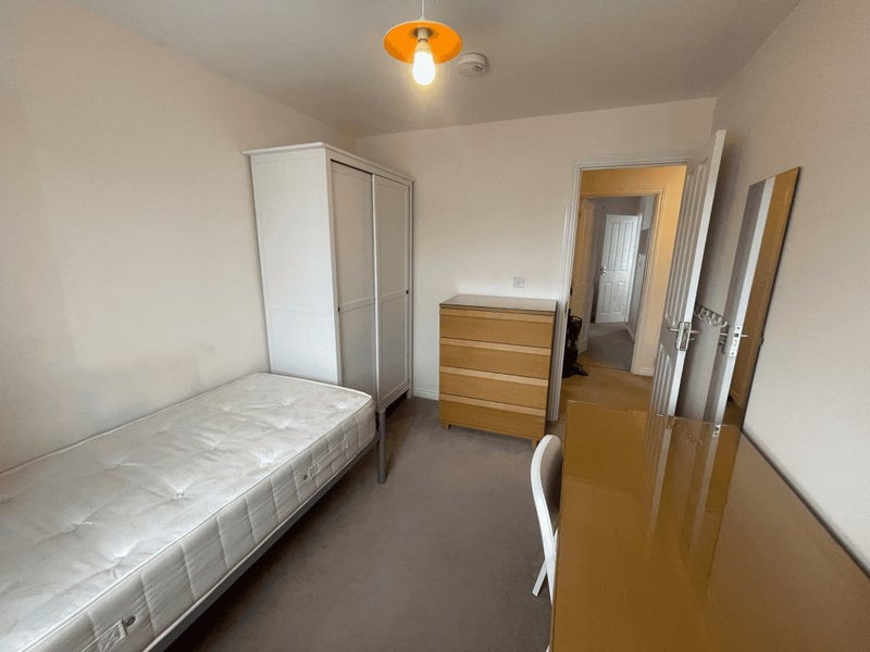 Room Queen Margaret's Road in Coventry