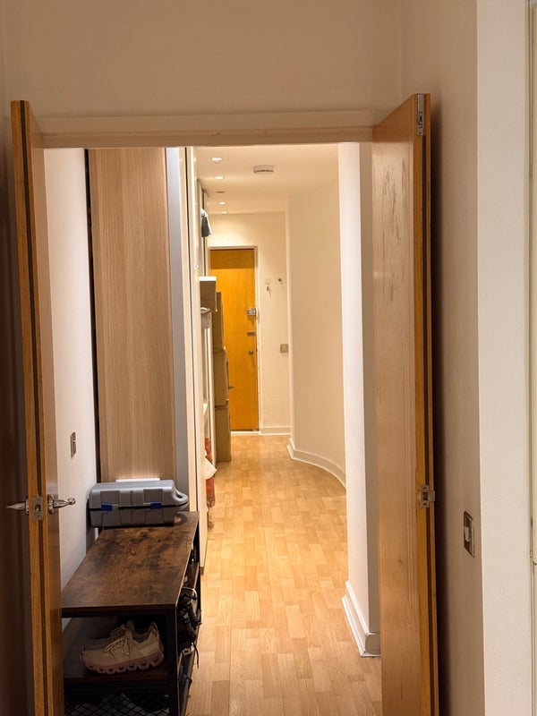 Flat Westferry Road in Greater London