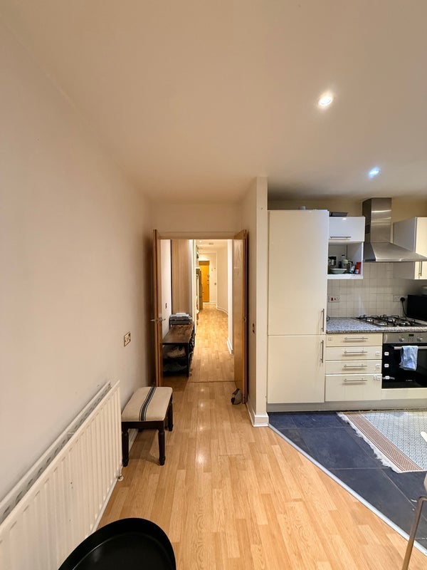 Flat Westferry Road in Greater London
