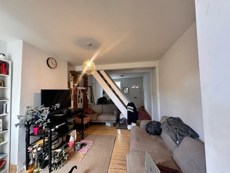 Flat Bensham Lane in Greater London