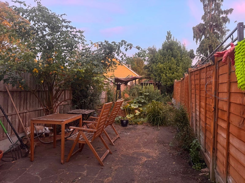 Flat Bensham Lane in Greater London