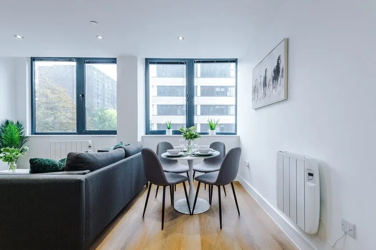 Flat Talbot Road in Trafford