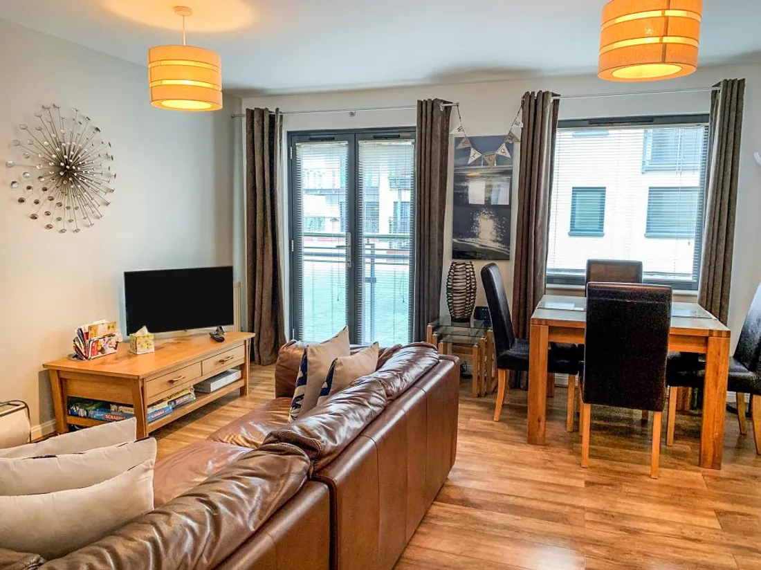Flat St Margarets Court in Swansea