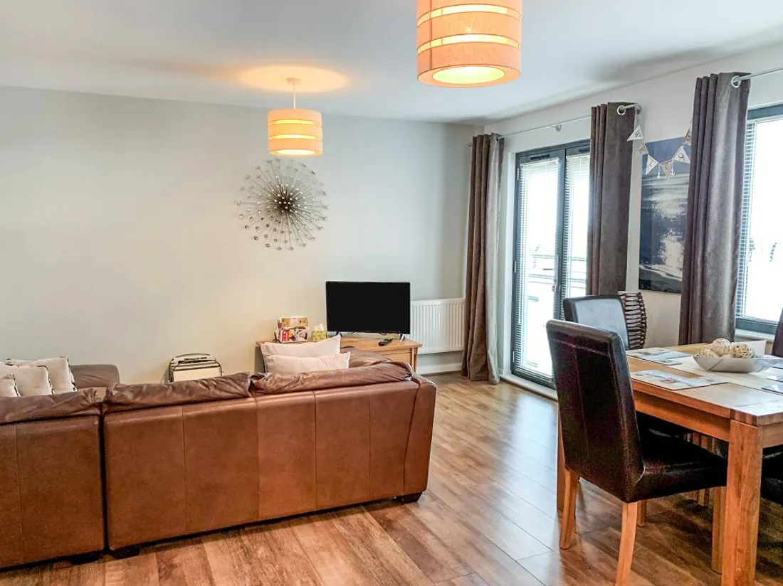 Flat St Margarets Court in Swansea