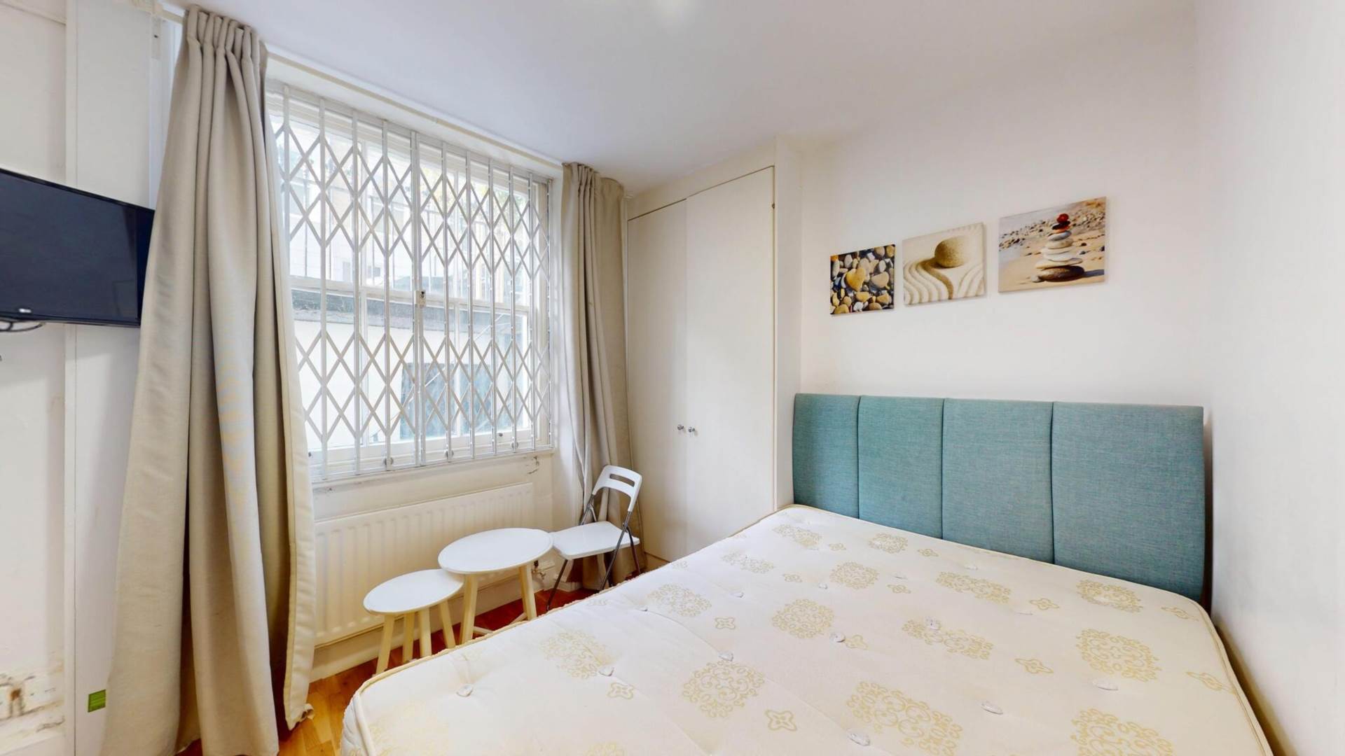 Flat Ifield Road in Greater London