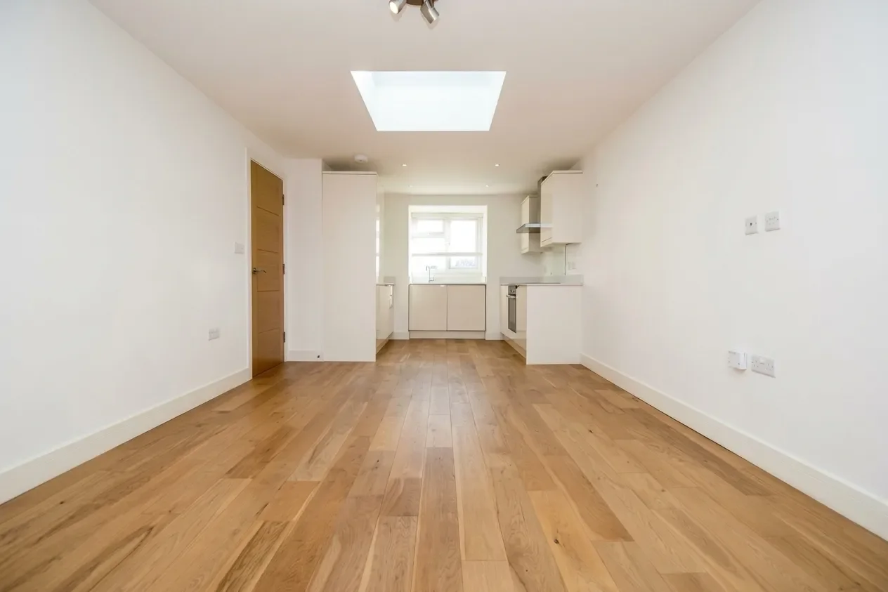 Flat Sutherland Road in Greater London
