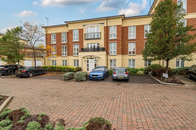Flat Trevelyan in Bracknell