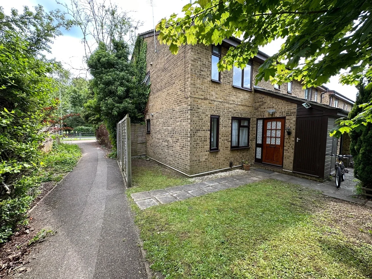 Flat Clarendon Close in Vale of White Horse