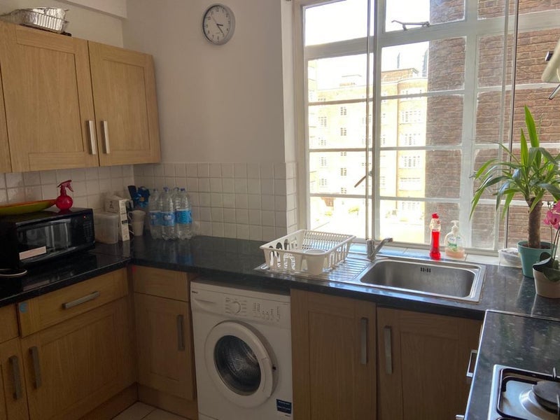 Room Primrose Hill Road in Greater London