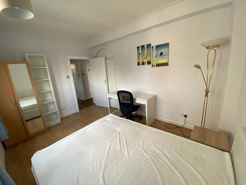 Room Primrose Hill Road in Greater London