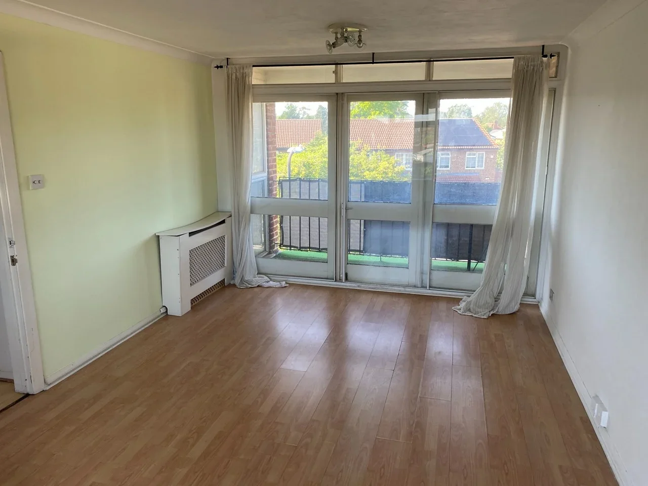 Flat Sandringham Court in Slough