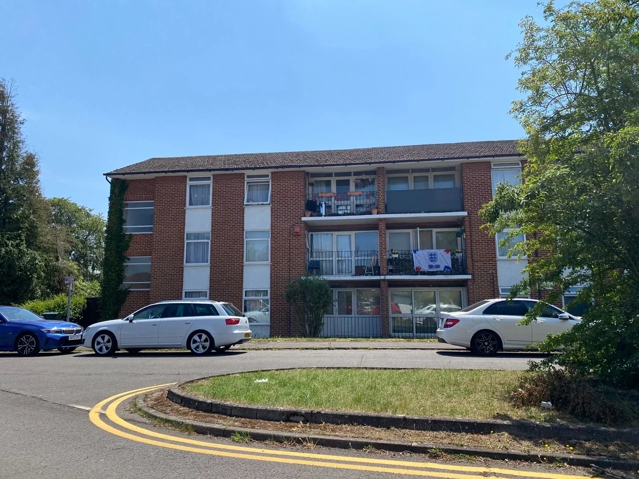 Flat Sandringham Court in Slough