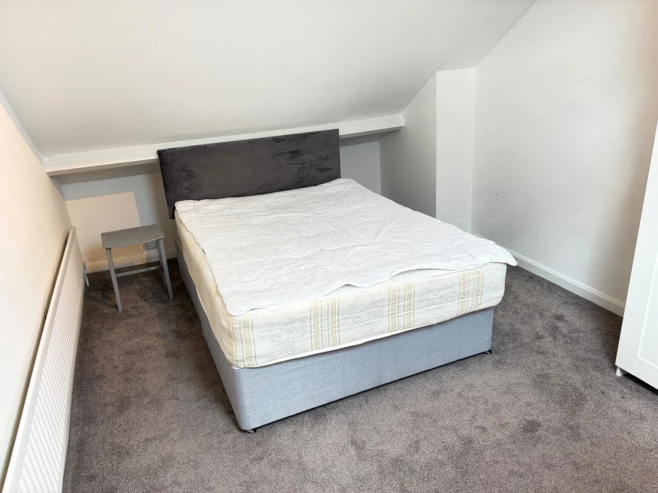 Room St Mary's Square in Greater London