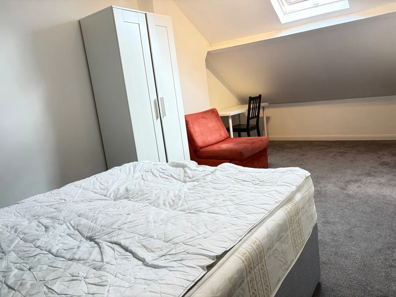 Room St Mary's Square in Greater London