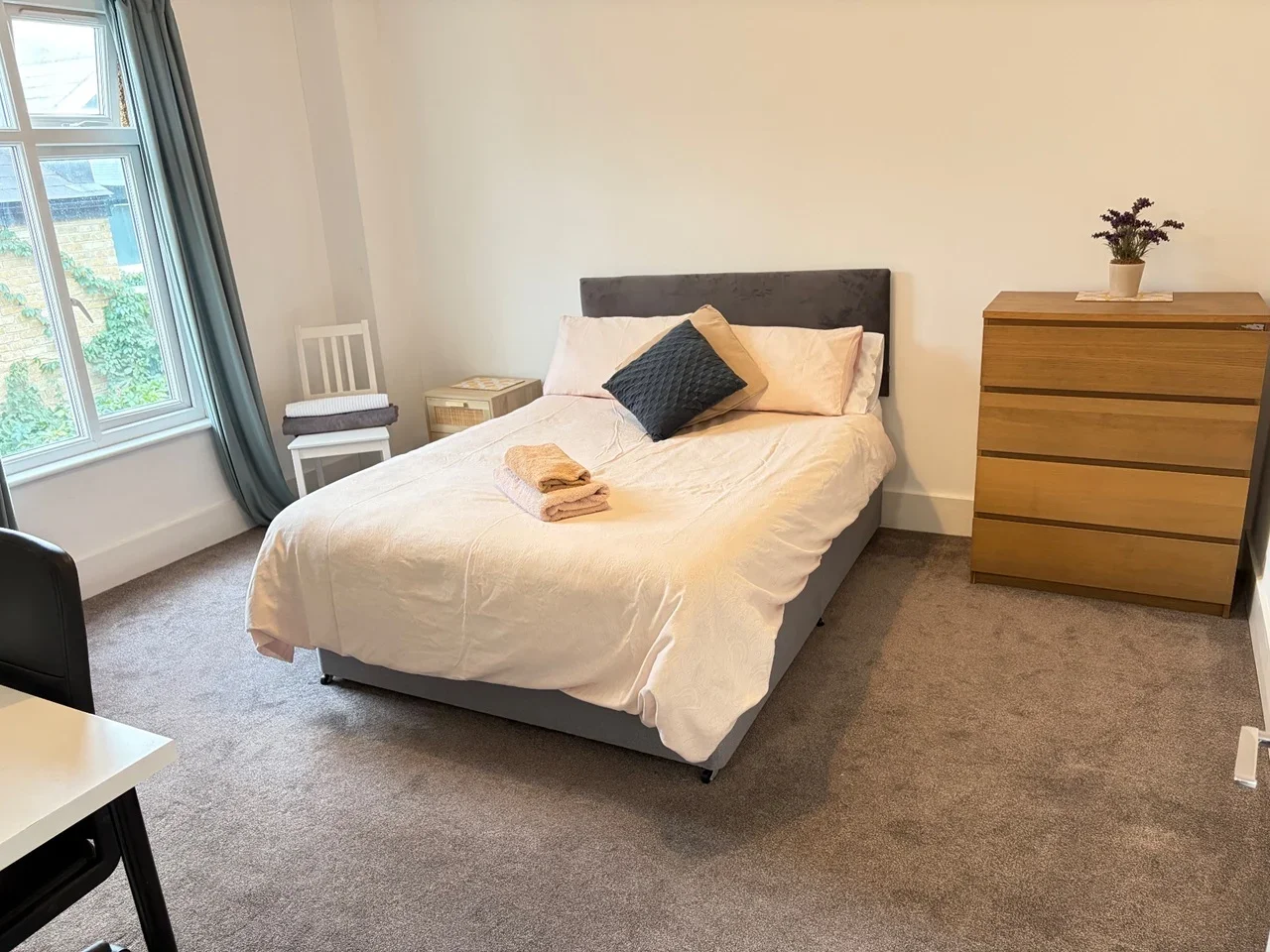 Room St Mary's Square in Greater London