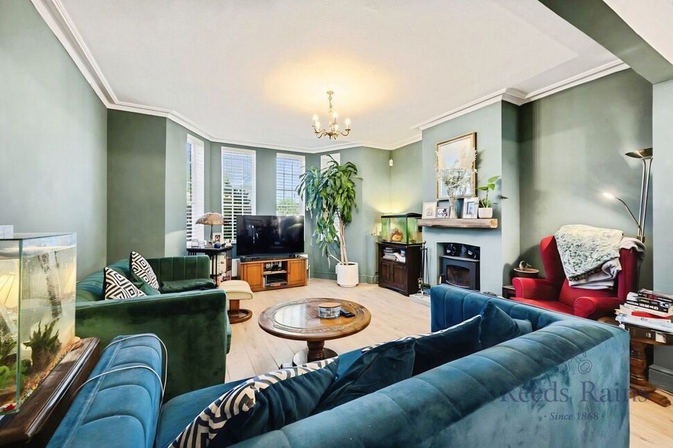 House Moorfield Road in Greater London
