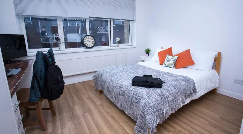 Flat Kensal Road in Greater London