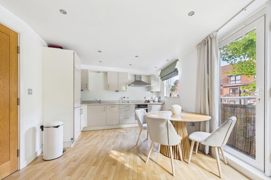 Flat Park Street in Surrey Heath