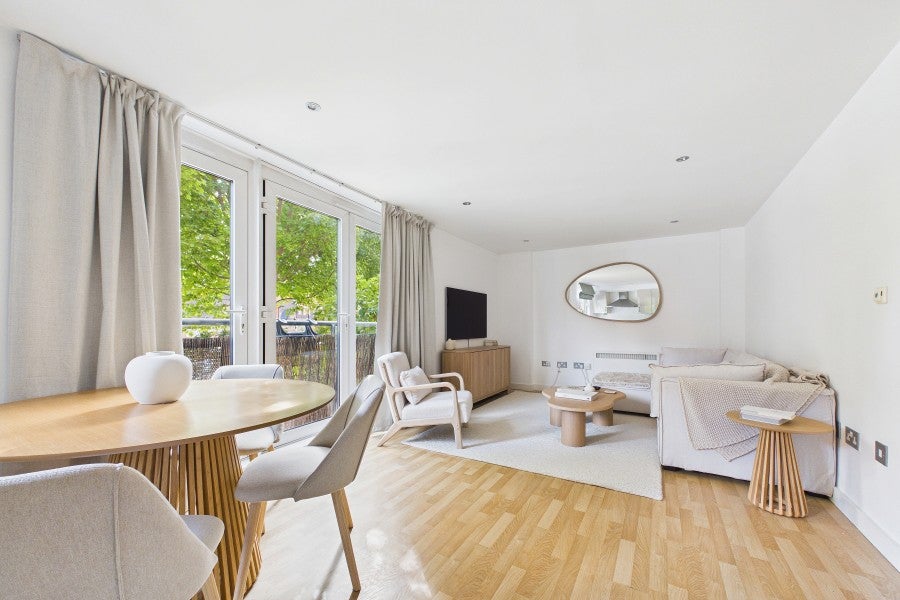 Flat Park Street in Surrey Heath
