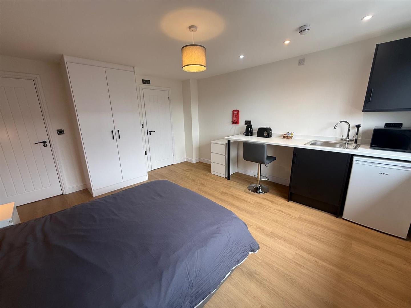 Room Meadow Avenue in Mansfield