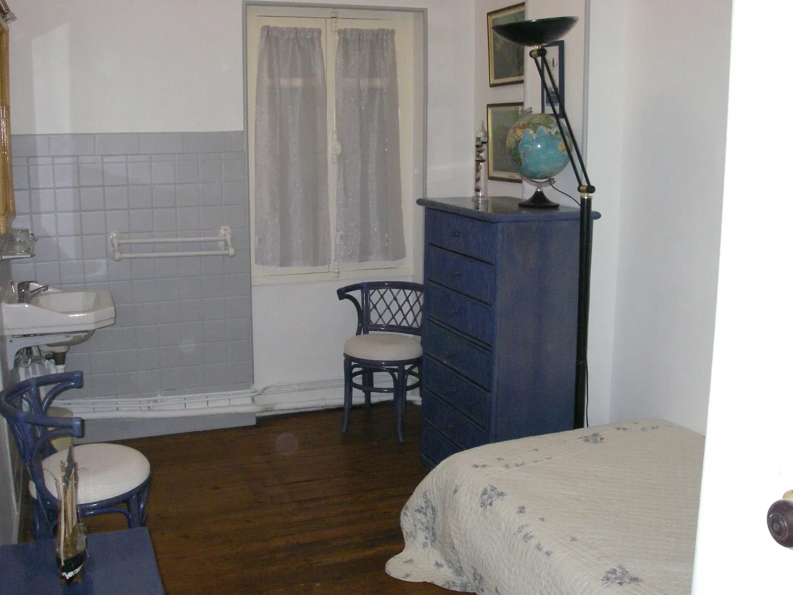 Room Rue Robert Caumont in Bordeaux