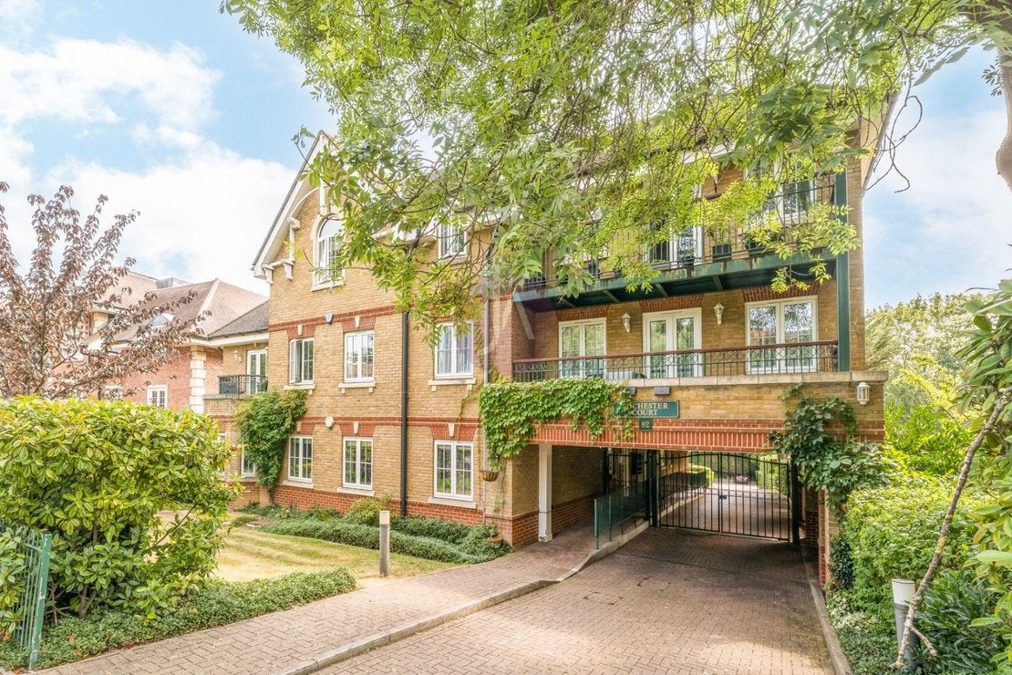 Flat Freeland Park in Greater London