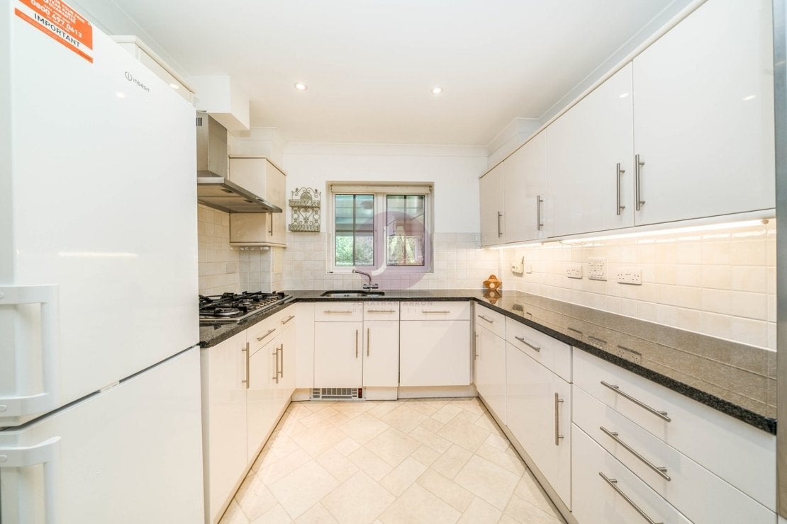 Flat Freeland Park in Greater London
