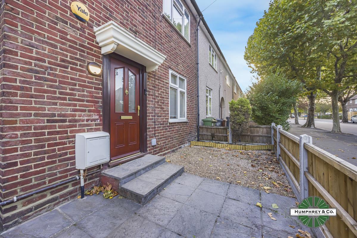 Flat Dagenham Avenue in Greater London