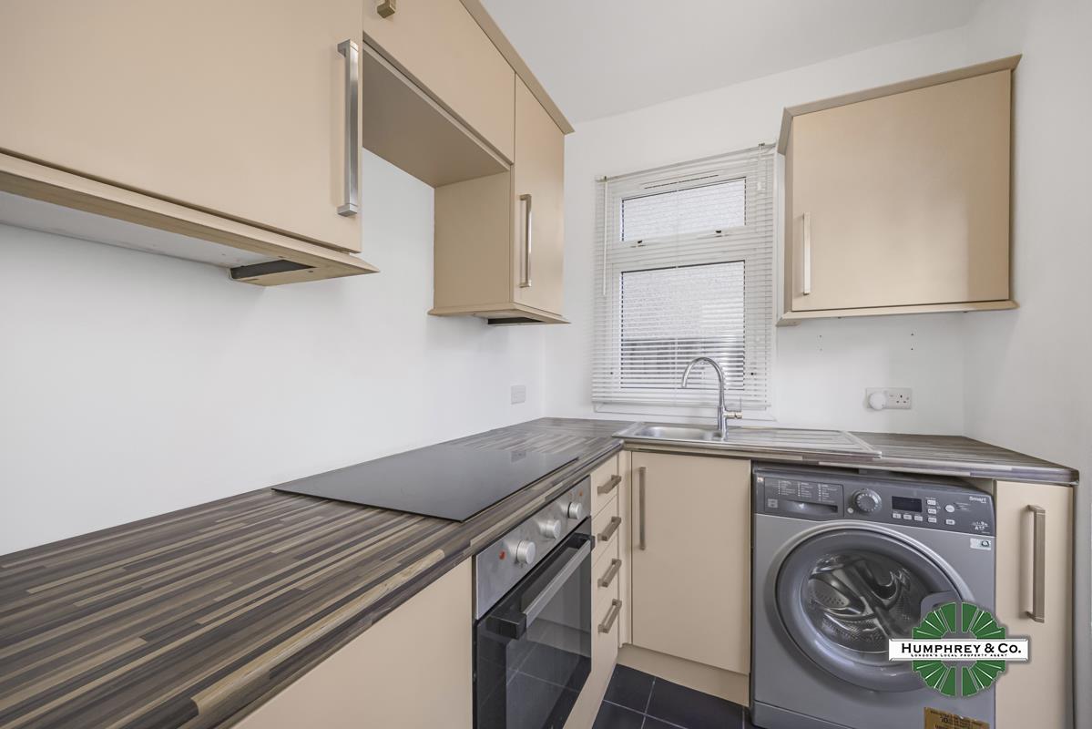 Flat Dagenham Avenue in Greater London