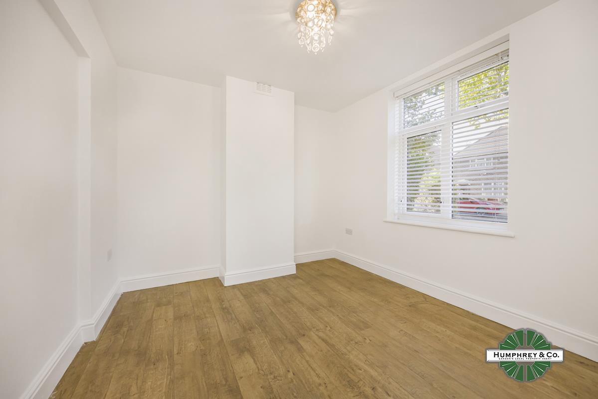 Flat Dagenham Avenue in Greater London