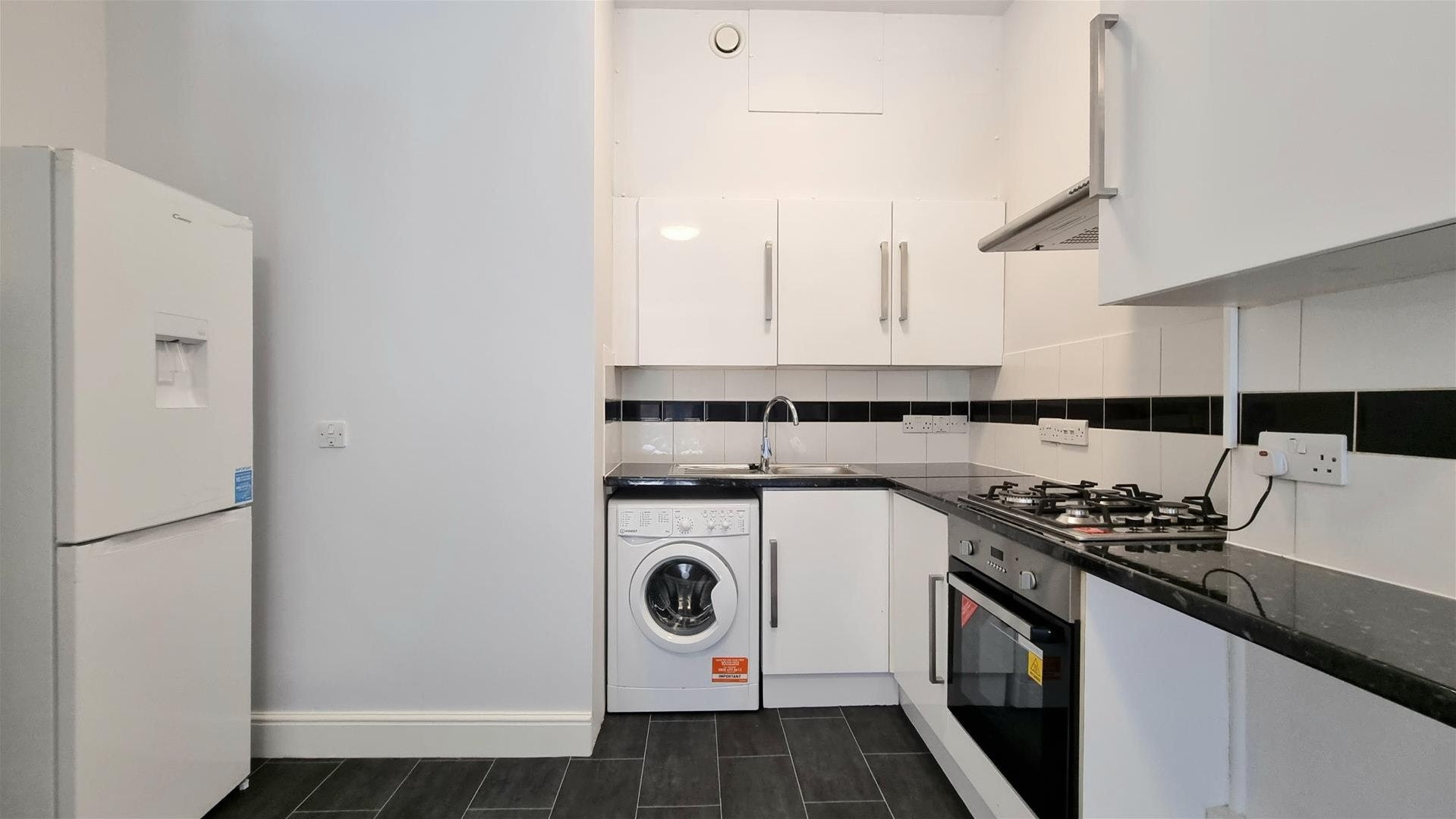 Flat Blackstock Road in Greater London