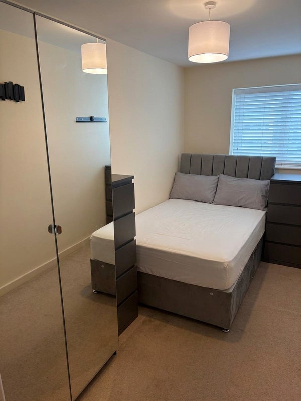 Room Ashton Old Road in Manchester