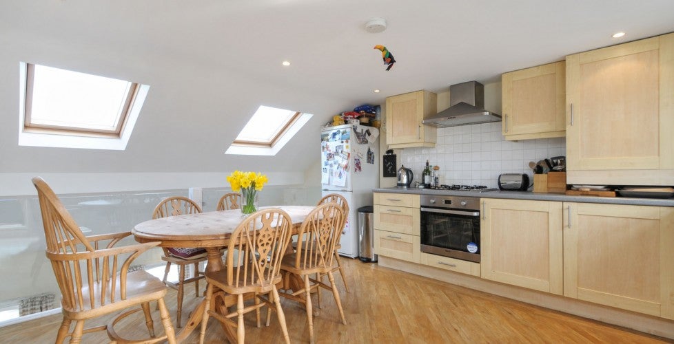 Flat Parma Crescent in Greater London