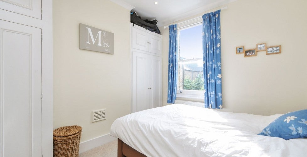 Flat Parma Crescent in Greater London