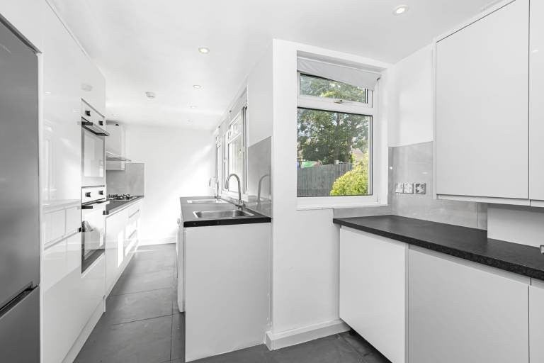 Room Crusoe Road in Greater London