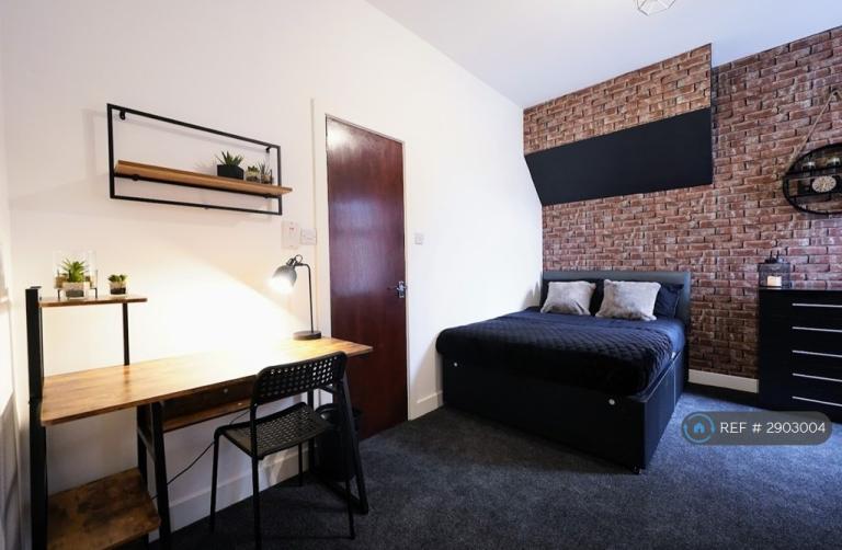 Room Daimler Road in Coventry