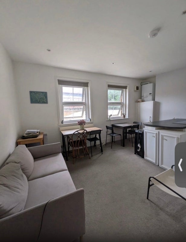 Room New Kent Road in Greater London
